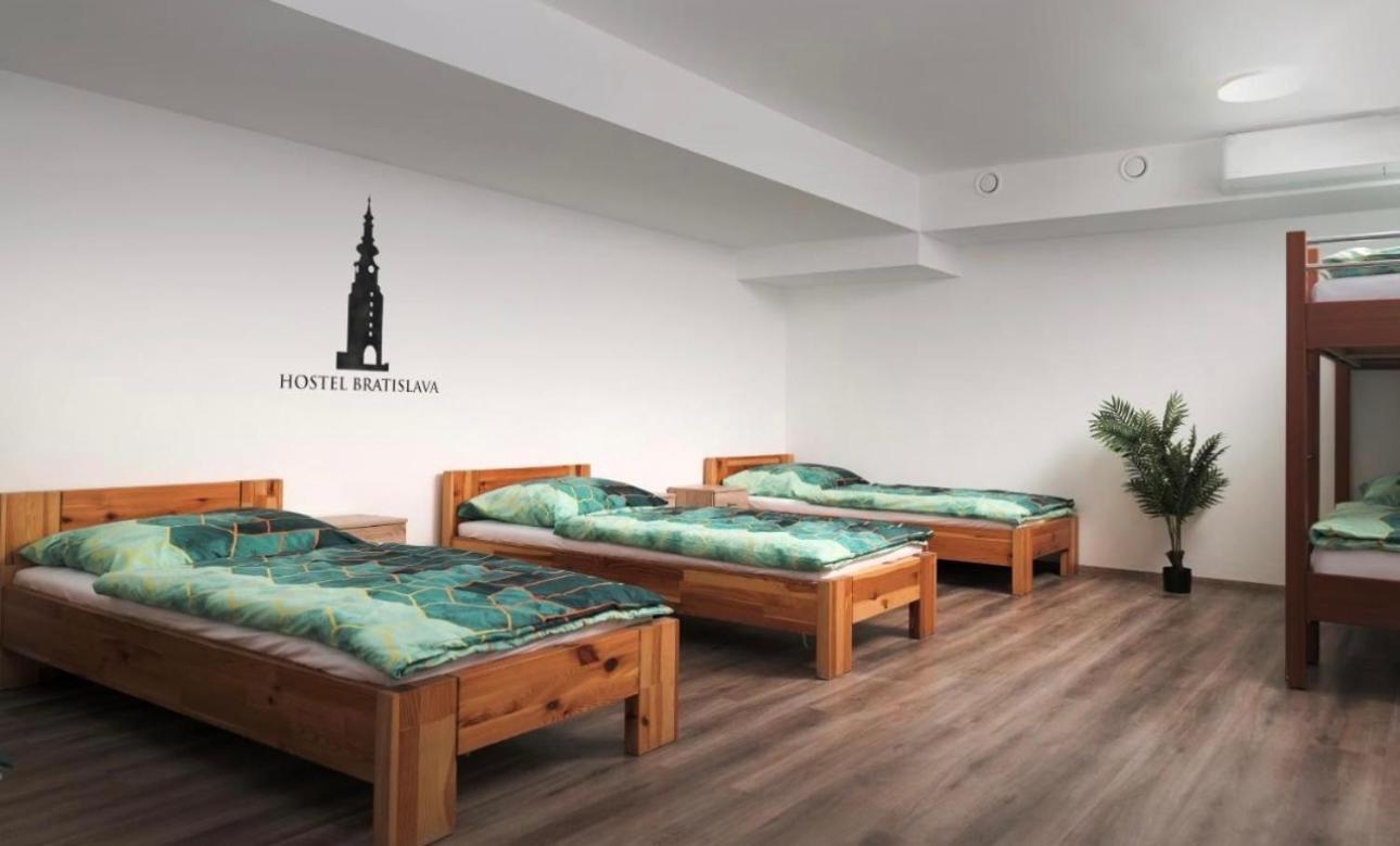 Hostel Old Town บราติสลาวา ภายนอก รูปภาพ