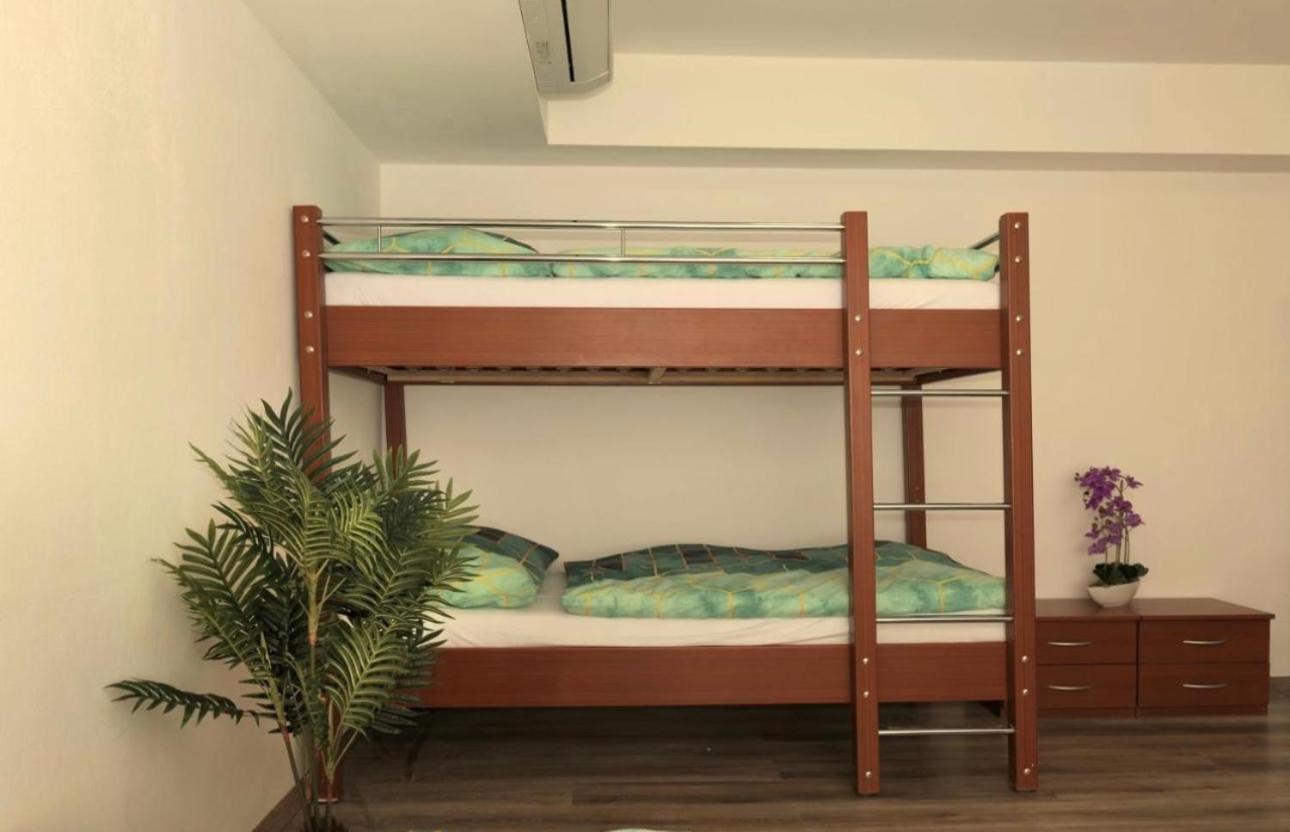 Hostel Old Town บราติสลาวา ภายนอก รูปภาพ